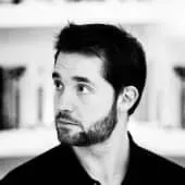 Alexis Ohanian logo